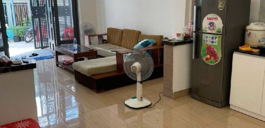Nhà Gò Vấp dưới 5 tỷ Phường 11 đường Thống Nhất quận Gò Vấp, phòng khách thoáng đẹp, phù hợp gia đình.