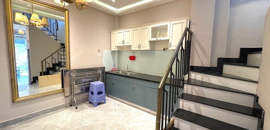 cCầu thang khung cột kiên cố nhà Gò Vấp dưới 5 tỷ