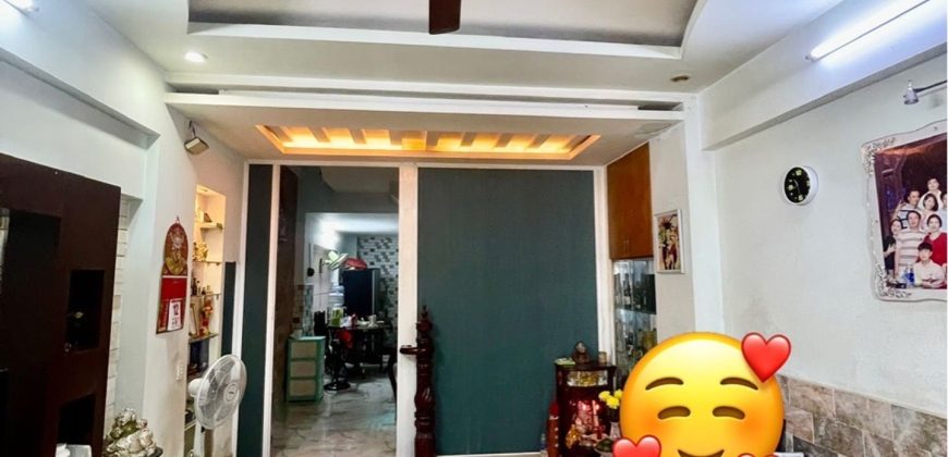 Phòng khách bán nhà Gò Vấp dưới 7 tỷ đường Quang Trung Phường Gò Vấp Quận Gò Vấp, không gian rộng rãi, thiết kế hiện đại, phù hợp gia đình nhiều thế hệ. rộng rãi