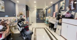 Phòng khách nhà Gò Vấp dưới 5 tỷ tại đường Nguyễn Văn Khối Phường 11 Quận Gò Vấp rộng rãi, đón ánh sáng tự nhiên.