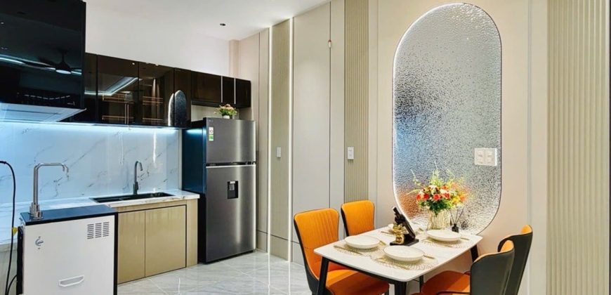 Khu vực nhà bếp hiện đại gọn gàng của căn nhà thống phường 16 Gò Vấp