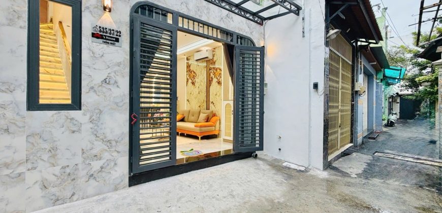 Hẻm trước nhà rộng rãi thông thoáng tại căn nhà bán phường 16 Gò Vấp dưới 6 tỷ