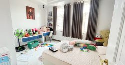 Phòng ngủ thứ hai nhà Gò Vấp dưới 5 tỷ Phường 11 Quận Gò Vấp diện tích 41m², bố trí cửa sổ lấy sáng.