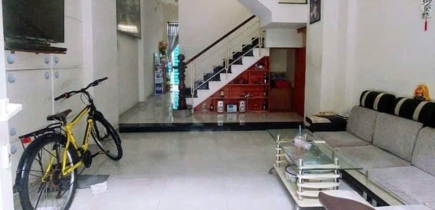 Phòng khách nhà Gò Vấp dưới 8 tỷ đường Nguyễn Văn Khối, Phường 8, Quận Gò Vấp rộng rãi, sáng thoáng