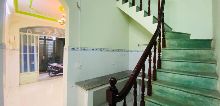 Nhà bếp nhà Gò Vấp dưới 5 tỷ đường Thống Nhất Phường 16 bố trí gọn gàng, tiện nghi.