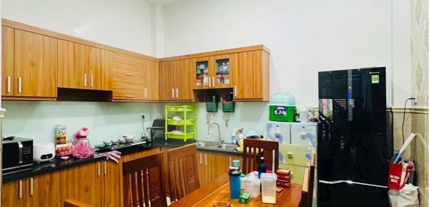 nha bep go vap nguyen van khoi phuong 8 48m2.webp