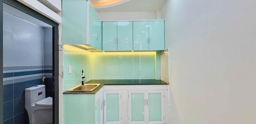 Nhà bếp tiện nghi đầy đủ tủ kệ bếp tại đường Lê Văn Thọ Gò Vấp ấm cúng