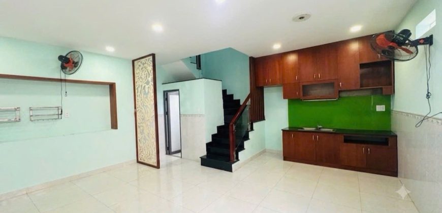 Nhà bếp nhà Gò Vấp đường Nguyễn Văn Khối Phường 9 gọn gàng tiện nghi