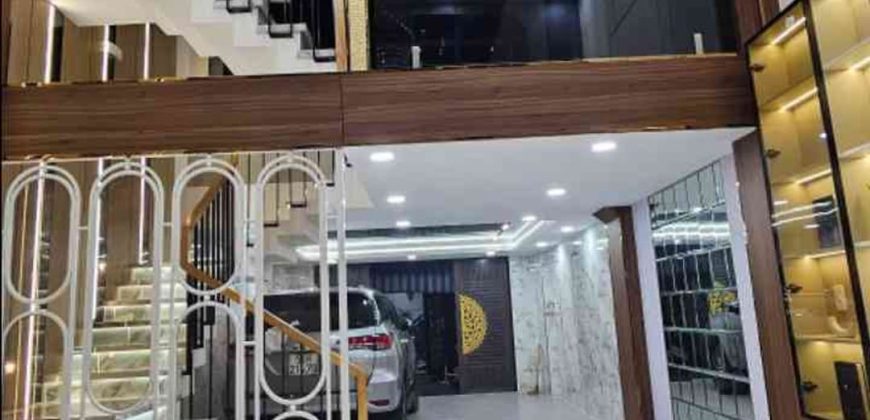 Phòng khách nhà phố đường Quang Trung sang trọng ngập tràn ánh sáng phù hợp mua nhà đẹp Gò Vấp định cư.