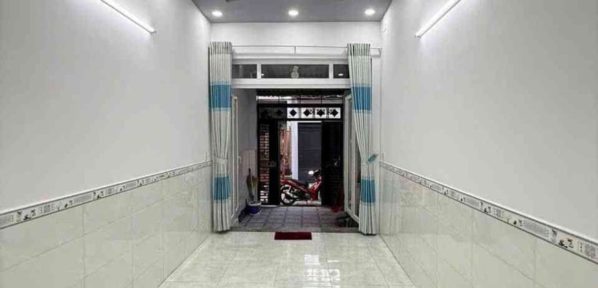 nha go vap duoi 6 ty phong khach duong thong nhat phuong 16.webp