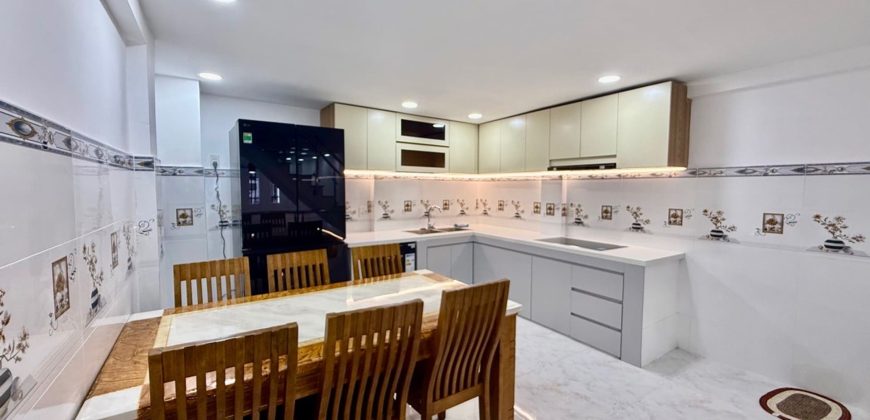 Nhà bếp căn bán nhà đường Quang Trung Phường 11 quận Gò Vấp, nhà gò vấp dưới 7 tỷ, bố trí gọn gàng, tiện nghi cho gia đình.