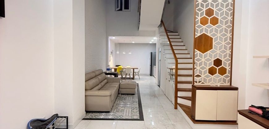 Phòng khách nhà phố Đường Số 9, Phường 16, Quận Gò Vấp thiết kế rộng và sáng