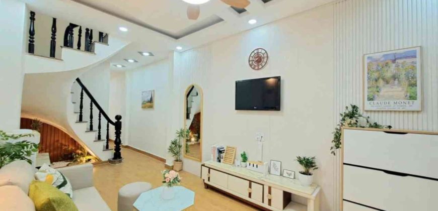 Phòng khách rộng rãi của nhà phố Gò Vấp trên đường Thống Nhất Phường 11 quận Gò Vấp, không gian sáng thoáng và bố trí hợp lý.