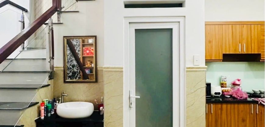 Nhà vệ sinh nhà Gò Vấp Phường 8 đường Nguyễn Văn Khối, thiết kế sạch đẹp, hiện đại.