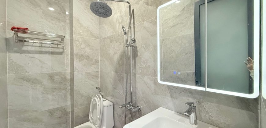 Nhà vệ sinh sạch sẽ trang bị thiết bị vệ sinh cao cấp tại căn nhà Gò Vấp đường số 59