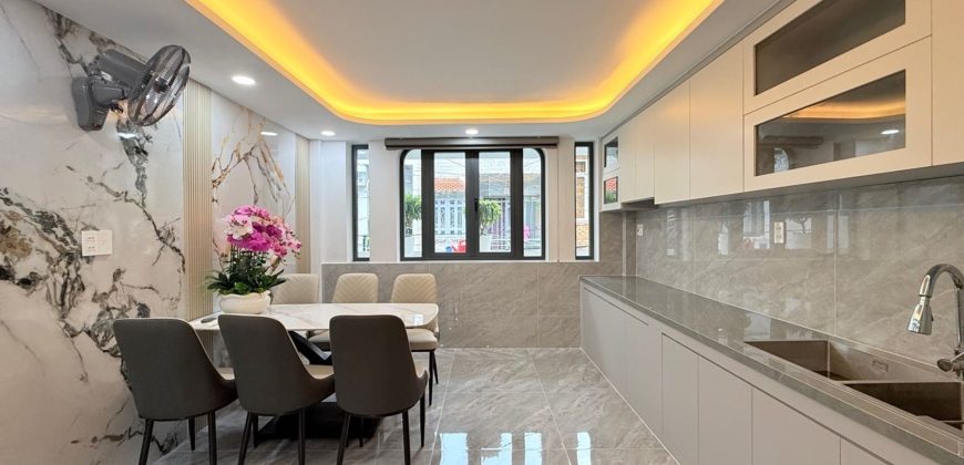Không gian phòng khách sang trọng đầy đủ tiện nghi tại căn nhà Gò Vấp Đường Số 59 nhà rộng đẹp