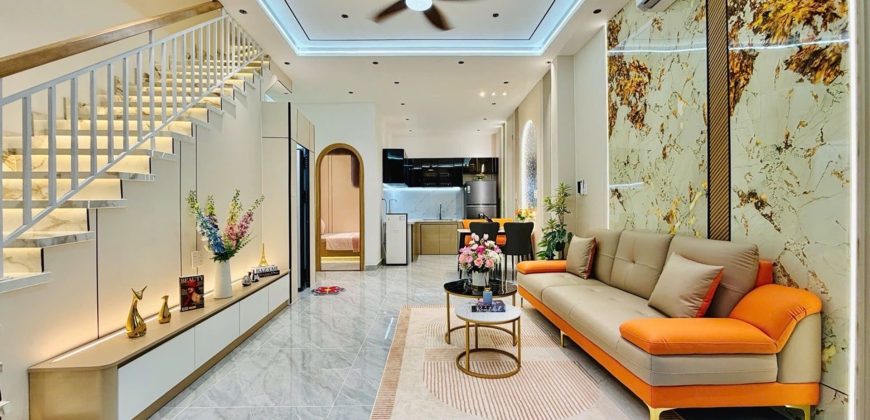 Không gian phòng khách rộng rãi tại căn nhà bán đường Thống Nhất Gò Vấp