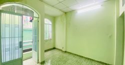 Không gian phòng khách nhà phố Gò Vấp đường Thống Nhất Phường 16 rộng rãi, đón ánh sáng tự nhiên.