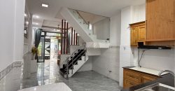 Phòng khách nhà Gò Vấp dưới 6 tỷ đường Quang Trung, Phường Gò Vấp, không gian sáng và thoáng, nhà 2 tầng diện tích 45m².