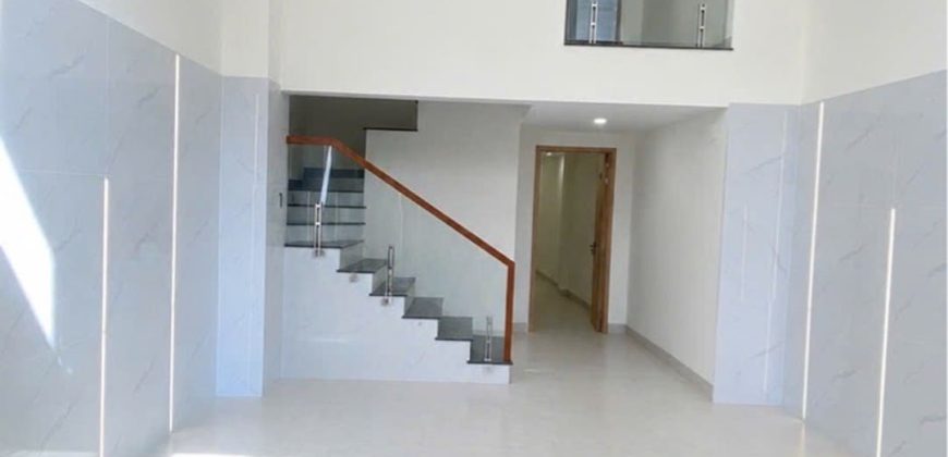Phòng khách rộng rãi nhà Gò Vấp dưới 8 tỷ đường Nguyễn Văn Khối Phường 9