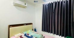 Phòng ngủ thứ hai của nhà Gò Vấp đường Nguyễn Văn Khối, có ban công và giếng trời thông thoáng.