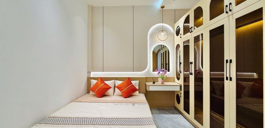 Phòng ngủ tầng trệt tiện lợi cho người lớn tuổi tại nhà đường Thống Nhất