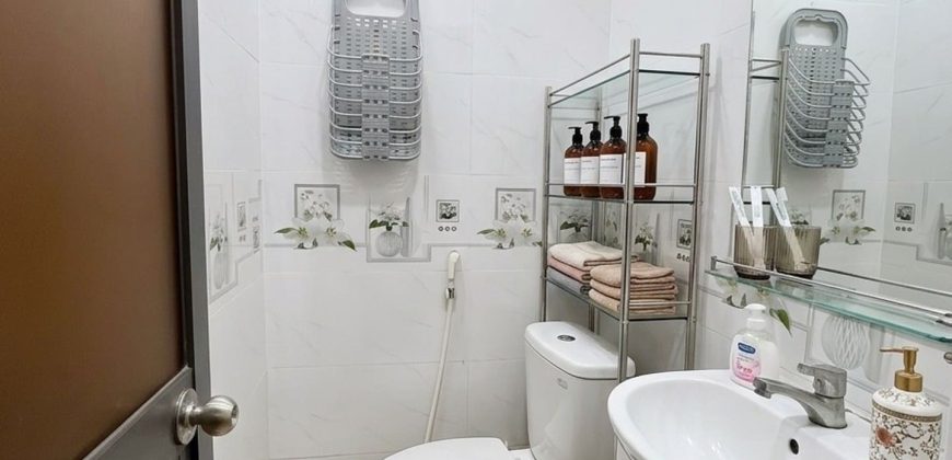 phuong 16 thong nhat wc 2 nha go vap duoi 4 ty.webp (2)