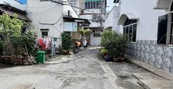 phuong 16 thong nhat wc 2 nha go vap duoi 4 ty.webp
