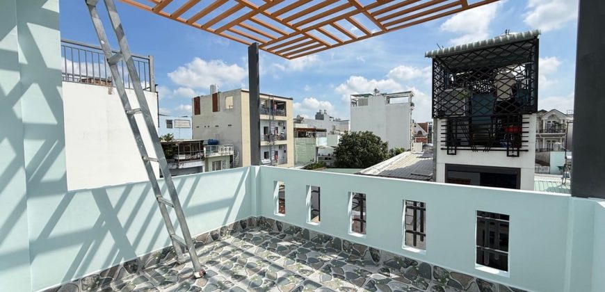 Sân thượng bán nhà đường Quang Trung Phường 11 quận Gò Vấp, nhà gò vấp dưới 7 tỷ, nhà hẻm xe hơi Gò Vấp, không gian thư giãn và trồng cây xanh lý tưởng.