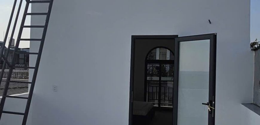 Sân thượng nhà Gò Vấp đường Quang Trung phường Thông Tây Hội quận Gò Vấp thoáng mát, ngắm máy bay