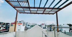 Sân thượng nhà Gò Vấp đường Nguyễn Văn Khối, Phường 8 rộng rãi, thoáng mát, phù hợp trồng cây, thư giãn và sinh hoạt gia đình.