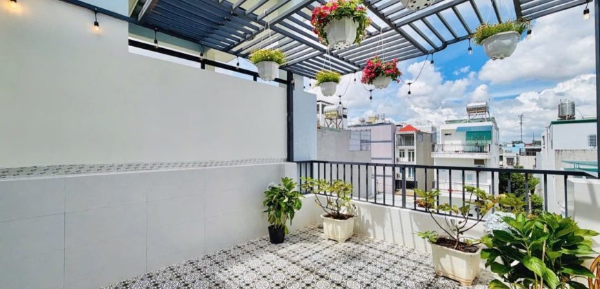 Sân thượng nhà Gò Vấp đường Quang Trung Phường 10 quận Gò Vấp thoáng mát