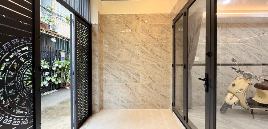 Ban công rộng thoáng đón gió tự nhiên của nhà phố Đường Số 59 Quận Gò Vấp