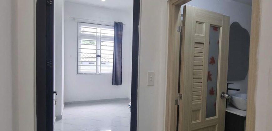 Nhà vệ sinh sạch sẽ căn nhà 2 tầng đường Thống Nhất P16 Gò Vấp