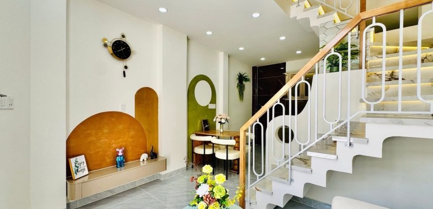 Nhà đẹp Gò Vấp dưới 6 tỷ có phòng khách tại Nguyễn Văn Lượng, Phường Gò Vấp, Quận Gò Vấp