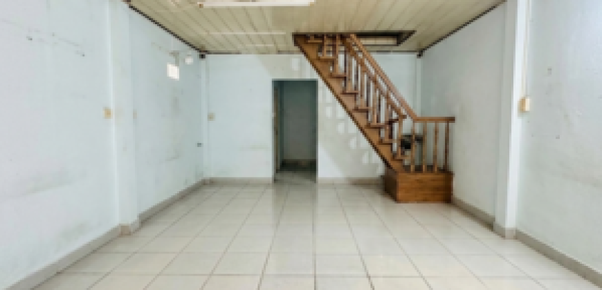 cấn bán đường nhà quang trung có phòng khách rộng rãi