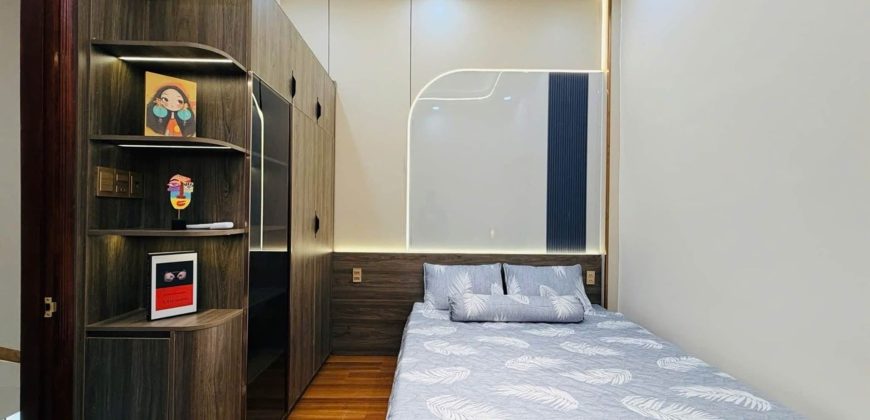 Phòng ngủ chính của bán nhà đường Nguyễn Văn Lượng Phường 17, quận Gò Vấp có không gian yên tĩnh, phù hợp người tìm Nhà quận Gò Vấp để ở.