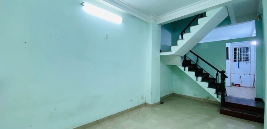 Nhà bếp căn nhà Gò Vấp dưới 6 tỷ trên đường Phan Văn Trị, Phường 10, không gian tiện dụng cho gia đình