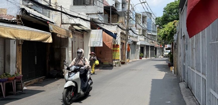 Nhà Gò Vấp dưới 6 tỷ mặt tiền hẻm xe hơi đường Nguyễn Văn Lượng, Phường An Hội Đông, quận Gò Vấp, nhà đẹp Gò Vấp phù hợp an cư lâu dài.