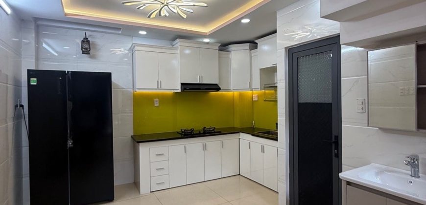 Nhà Gò Vấp Phan Văn Trị phường Gò Vấp nhà bếp tiện dụng trong căn 5 tầng 40m² giá 7,99 tỷ