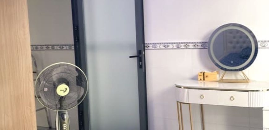 Nhà vệ sinh nhà Gò Vấp trên đường Phan Văn Trị, thuộc Phường Gò Vấp, thiết kế sạch sẽ trong căn nhà 4 tầng