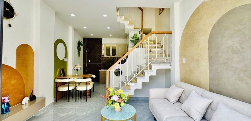 Nhà đẹp Gò Vấp dưới 6 tỷ có phòng khách tại Nguyễn Văn Lượng, Phường Gò Vấp, Quận Gò Vấp