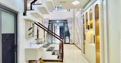 Phòng khách nhà Phan Văn Trị Gò Vấp 5 tầng 6 phòng ngủ hẻm xe hơi diện tích 40m² trên 7 tỷ