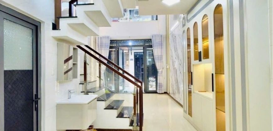 Phòng khách nhà Phan Văn Trị Gò Vấp 5 tầng 6 phòng ngủ hẻm xe hơi diện tích 40m² trên 7 tỷ