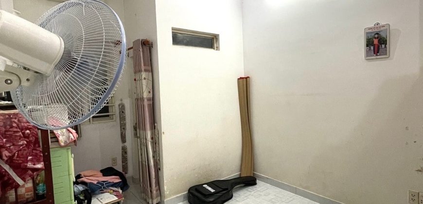 Phòng khách nhà đường Thống Nhất Phường 10 Gò Vấp, nhà nhỏ dưới 3 tỷ phù hợp mua ở