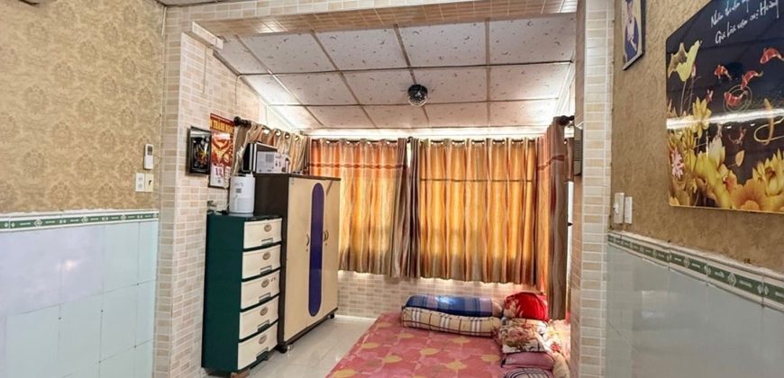 Phòng ngủ thứ hai nhà Gò Vấp dưới 6 tỷ tại đường Nguyễn Văn Lượng, Phường An Hội Đông, quận Gò Vấp, không gian yên tĩnh và thông thoáng.